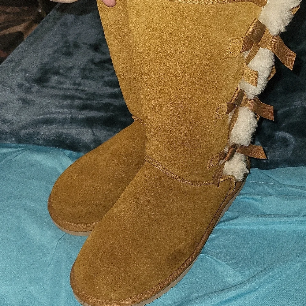 Koolaburra Tan Suede Winter Boots with Bow Details - Picture 2 of 5